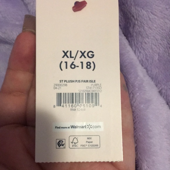 This is a soft and warm sweatshirt - Picture 2 of 2